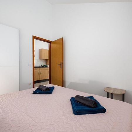 Apartment More Affordable And Close To The Beach In Umag - Zambratija エクステリア 写真