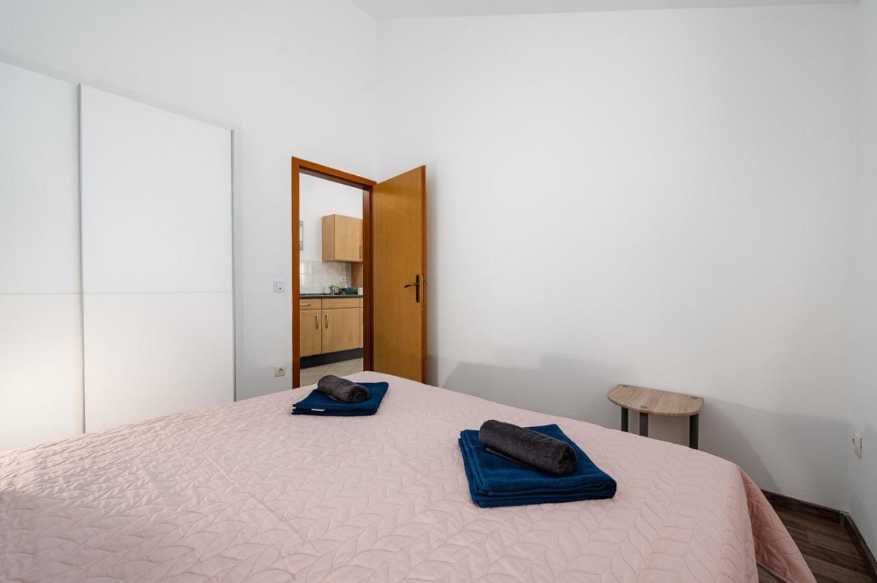Apartment More Affordable And Close To The Beach In Umag - Zambratija エクステリア 写真
